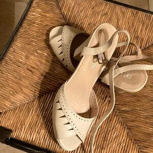 Chic Cream Women's Sandals
